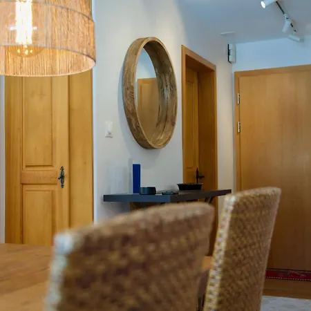 Апартаменти Zur Hoehe *